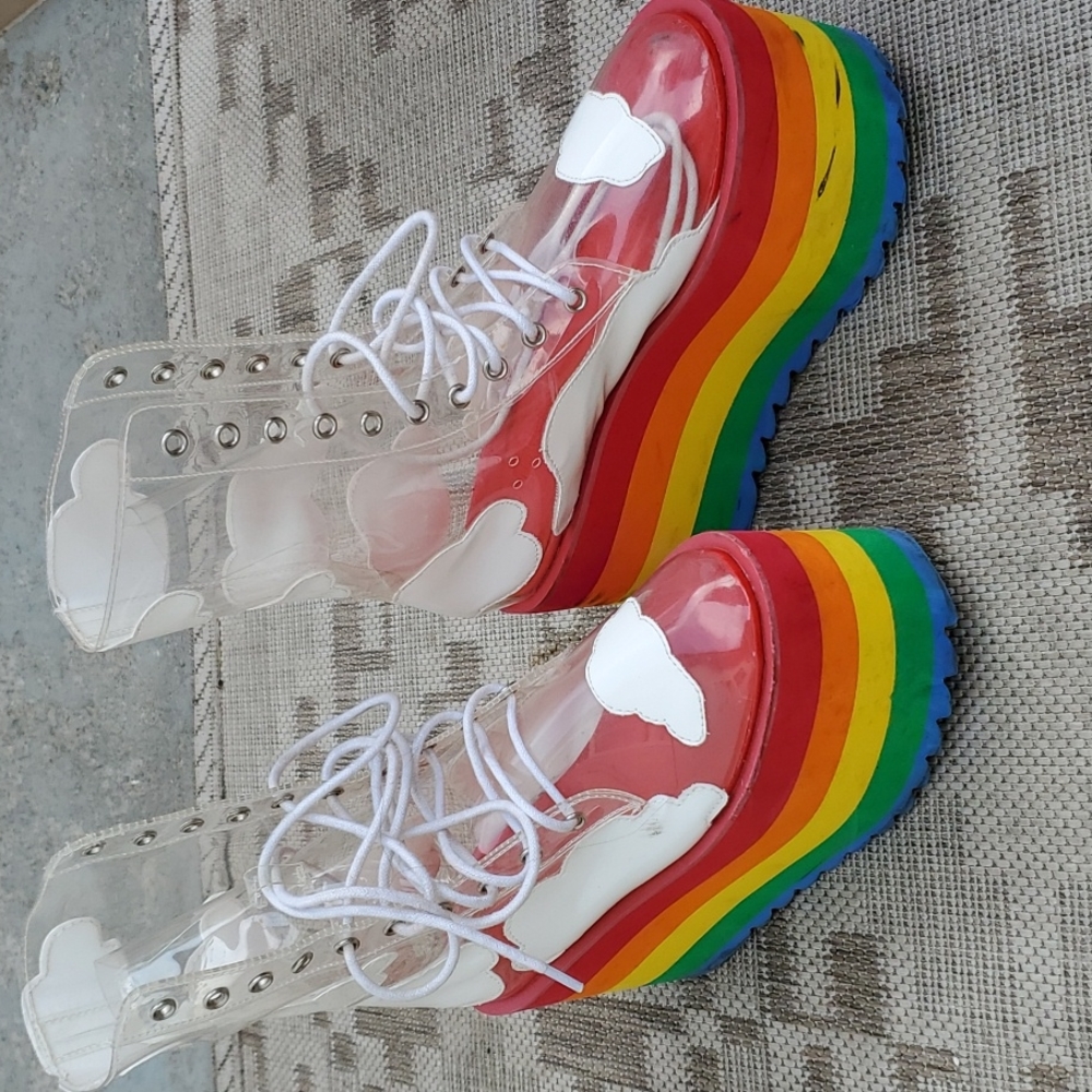 Used happy dazed boots